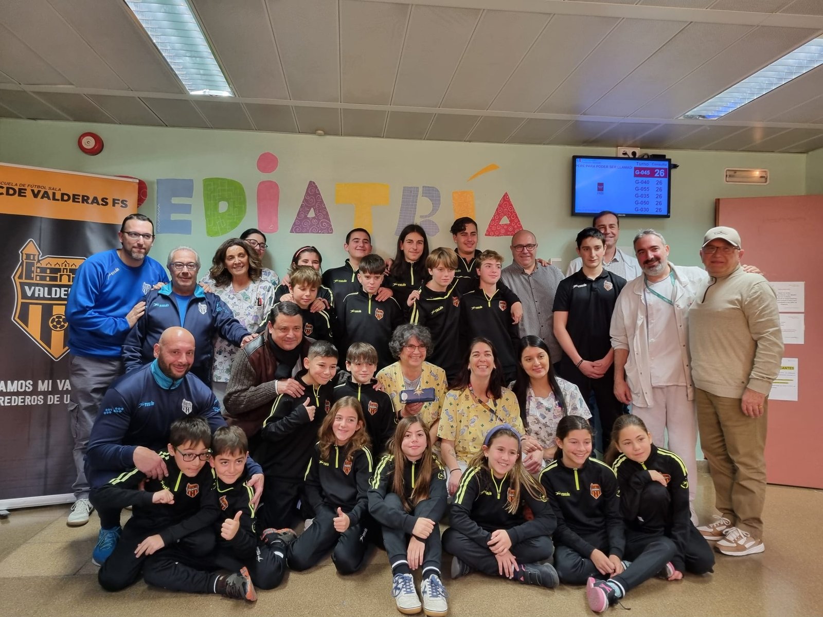 Segundo año consecutivo el CDE Valderas brinda regalos a los niños ingresados en el Hospital de Alcorcón 1bc0743c a005 4f59 99d7 8b56c81b770b