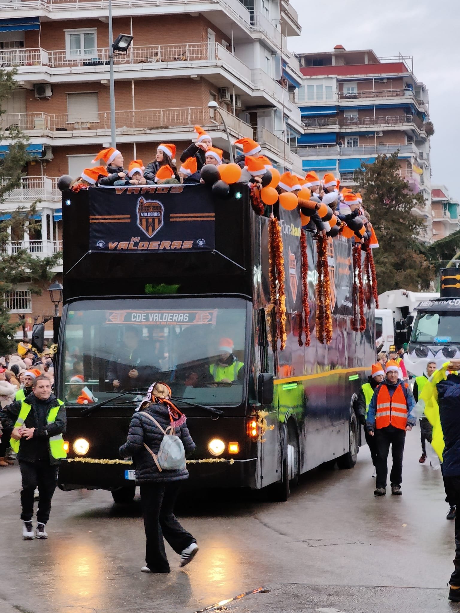 El CDE Valderas FS participa por 2ª vez en la Cabalgata de Reyes de Alcorcón 478a026c a379 4fcd ac4b aa8338c5aa0f