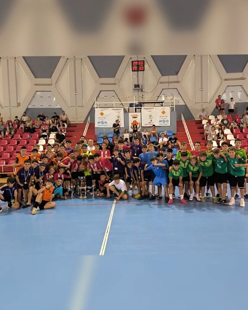sagunt futsal cup 2025 🟠⚫️🏆¡así se cierra nuestra segunda temporada!esta semana pusimos rumbo (1)