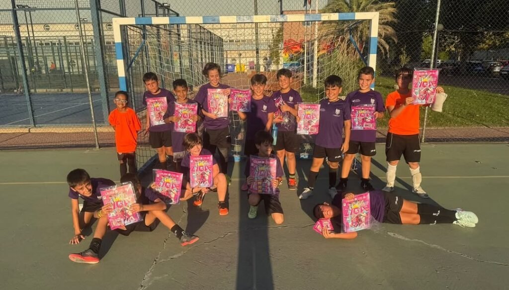 Noticias 🗣️ ¡gracias @paninicromos ! 🧡👏desde nuestra escuela queremos agradeceros por los cromos y álb