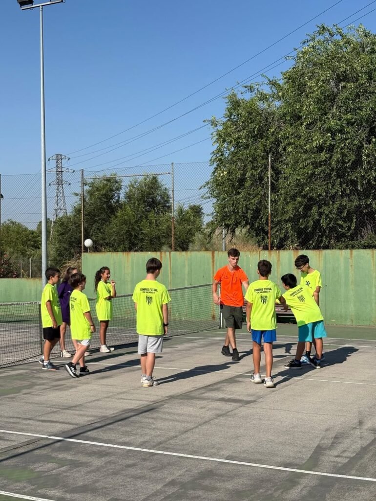 Éxito total en nuestro II Campamento de Verano en La Canaleja 🟠¡el campamento de verano sigue en marcha en la canaleja! ⚫️⚽🏀🎾🤸 ♂️ actividades motrices, mu (1)