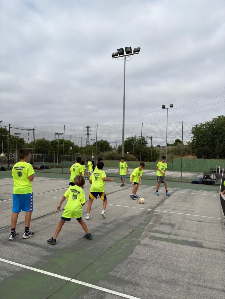 Éxito total en nuestro II Campamento de Verano en La Canaleja 🟠¡el campamento de verano sigue en marcha en la canaleja! ⚫️⚽🏀🎾🤸 ♂️ actividades motrices, mu (2)