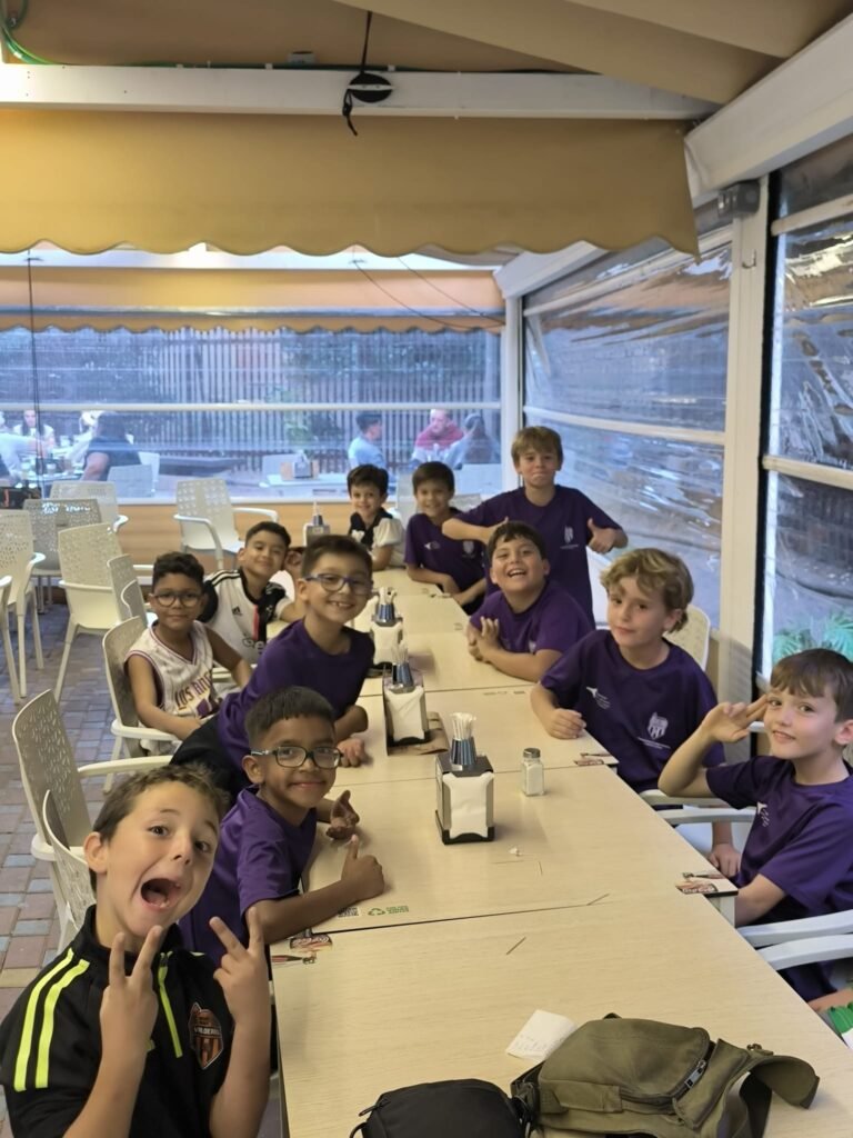 Visita a nuestros patrocinadores de Wild Dogs y Bar La Avenida imagen de whatsapp 2025 10 15 a las 21.56.15 85717984