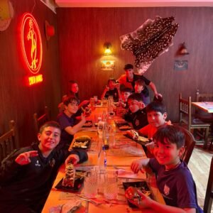 Visita a nuestros patrocinadores de Wild Dogs y Bar La Avenida