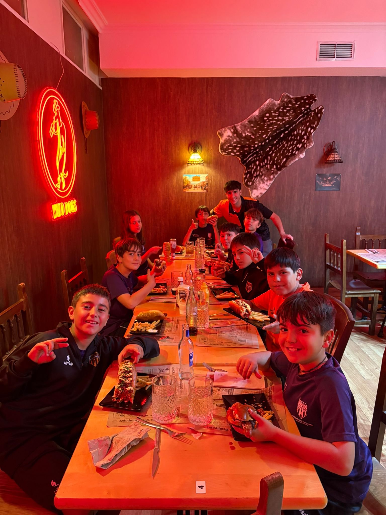 Visita a nuestros patrocinadores de Wild Dogs y Bar La Avenida imagen de whatsapp 2025 10 15 a las 21.56.54 5fc38eb0